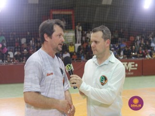 
<a style='margin-left: 5px;' class='btn btn-xs btn-social btn-facebook' href='https://www.facebook.com/sharer/sharer.php?u=https://www.boladovale.com.br/imgs/800-800-90/conteudo/fotos/1657/img6695.jpg' rel='popup' data-width='500' data-height='400'><i class='fa fa-facebook'></i>Compartilhar <span class='hidden-xs'>no Facebook</span>
</a> 
<a class='btn btn-default btn-xs' target='_blank' href='imgs/800-800-90/conteudo/fotos/1657/img6695.jpg'>
<span class='glyphicon glyphicon-cloud-download'></span> Salvar
</a> 
<span></span>