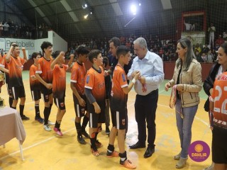 
<a style='margin-left: 5px;' class='btn btn-xs btn-social btn-facebook' href='https://www.facebook.com/sharer/sharer.php?u=https://www.boladovale.com.br/imgs/800-800-90/conteudo/fotos/1658/img6734.jpg' rel='popup' data-width='500' data-height='400'><i class='fa fa-facebook'></i>Compartilhar <span class='hidden-xs'>no Facebook</span>
</a> 
<a class='btn btn-default btn-xs' target='_blank' href='imgs/800-800-90/conteudo/fotos/1658/img6734.jpg'>
<span class='glyphicon glyphicon-cloud-download'></span> Salvar
</a> 
<span></span>