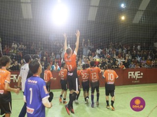 
<a style='margin-left: 5px;' class='btn btn-xs btn-social btn-facebook' href='https://www.facebook.com/sharer/sharer.php?u=https://www.boladovale.com.br/imgs/800-800-90/conteudo/fotos/1658/img6768.jpg' rel='popup' data-width='500' data-height='400'><i class='fa fa-facebook'></i>Compartilhar <span class='hidden-xs'>no Facebook</span>
</a> 
<a class='btn btn-default btn-xs' target='_blank' href='imgs/800-800-90/conteudo/fotos/1658/img6768.jpg'>
<span class='glyphicon glyphicon-cloud-download'></span> Salvar
</a> 
<span></span>