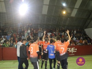 
<a style='margin-left: 5px;' class='btn btn-xs btn-social btn-facebook' href='https://www.facebook.com/sharer/sharer.php?u=https://www.boladovale.com.br/imgs/800-800-90/conteudo/fotos/1658/img6770.jpg' rel='popup' data-width='500' data-height='400'><i class='fa fa-facebook'></i>Compartilhar <span class='hidden-xs'>no Facebook</span>
</a> 
<a class='btn btn-default btn-xs' target='_blank' href='imgs/800-800-90/conteudo/fotos/1658/img6770.jpg'>
<span class='glyphicon glyphicon-cloud-download'></span> Salvar
</a> 
<span></span>