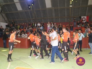 
<a style='margin-left: 5px;' class='btn btn-xs btn-social btn-facebook' href='https://www.facebook.com/sharer/sharer.php?u=https://www.boladovale.com.br/imgs/800-800-90/conteudo/fotos/1658/img6783.jpg' rel='popup' data-width='500' data-height='400'><i class='fa fa-facebook'></i>Compartilhar <span class='hidden-xs'>no Facebook</span>
</a> 
<a class='btn btn-default btn-xs' target='_blank' href='imgs/800-800-90/conteudo/fotos/1658/img6783.jpg'>
<span class='glyphicon glyphicon-cloud-download'></span> Salvar
</a> 
<span></span>