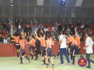 
<a style='margin-left: 5px;' class='btn btn-xs btn-social btn-facebook' href='https://www.facebook.com/sharer/sharer.php?u=https://www.boladovale.com.br/imgs/800-800-90/conteudo/fotos/1658/img6785.jpg' rel='popup' data-width='500' data-height='400'><i class='fa fa-facebook'></i>Compartilhar <span class='hidden-xs'>no Facebook</span>
</a> 
<a class='btn btn-default btn-xs' target='_blank' href='imgs/800-800-90/conteudo/fotos/1658/img6785.jpg'>
<span class='glyphicon glyphicon-cloud-download'></span> Salvar
</a> 
<span></span>