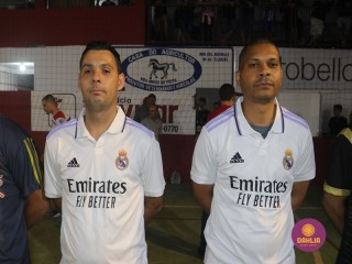 
<a style='margin-left: 5px;' class='btn btn-xs btn-social btn-facebook' href='https://www.facebook.com/sharer/sharer.php?u=https://www.boladovale.com.br/imgs/800-800-90/conteudo/fotos/1659/img6830.jpg' rel='popup' data-width='500' data-height='400'><i class='fa fa-facebook'></i>Compartilhar <span class='hidden-xs'>no Facebook</span>
</a> 
<a class='btn btn-default btn-xs' target='_blank' href='imgs/800-800-90/conteudo/fotos/1659/img6830.jpg'>
<span class='glyphicon glyphicon-cloud-download'></span> Salvar
</a> 
<span></span>