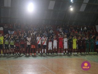 
<a style='margin-left: 5px;' class='btn btn-xs btn-social btn-facebook' href='https://www.facebook.com/sharer/sharer.php?u=https://www.boladovale.com.br/imgs/800-800-90/conteudo/fotos/1659/img6856.jpg' rel='popup' data-width='500' data-height='400'><i class='fa fa-facebook'></i>Compartilhar <span class='hidden-xs'>no Facebook</span>
</a> 
<a class='btn btn-default btn-xs' target='_blank' href='imgs/800-800-90/conteudo/fotos/1659/img6856.jpg'>
<span class='glyphicon glyphicon-cloud-download'></span> Salvar
</a> 
<span></span>