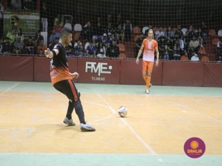 
<a style='margin-left: 5px;' class='btn btn-xs btn-social btn-facebook' href='https://www.facebook.com/sharer/sharer.php?u=https://www.boladovale.com.br/imgs/800-800-90/conteudo/fotos/1660/img6956.jpg' rel='popup' data-width='500' data-height='400'><i class='fa fa-facebook'></i>Compartilhar <span class='hidden-xs'>no Facebook</span>
</a> 
<a class='btn btn-default btn-xs' target='_blank' href='imgs/800-800-90/conteudo/fotos/1660/img6956.jpg'>
<span class='glyphicon glyphicon-cloud-download'></span> Salvar
</a> 
<span></span>
