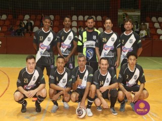 
<a style='margin-left: 5px;' class='btn btn-xs btn-social btn-facebook' href='https://www.facebook.com/sharer/sharer.php?u=https://www.boladovale.com.br/imgs/800-800-90/conteudo/fotos/1661/img6982.jpg' rel='popup' data-width='500' data-height='400'><i class='fa fa-facebook'></i>Compartilhar <span class='hidden-xs'>no Facebook</span>
</a> 
<a class='btn btn-default btn-xs' target='_blank' href='imgs/800-800-90/conteudo/fotos/1661/img6982.jpg'>
<span class='glyphicon glyphicon-cloud-download'></span> Salvar
</a> 
<span></span>
