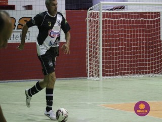 
<a style='margin-left: 5px;' class='btn btn-xs btn-social btn-facebook' href='https://www.facebook.com/sharer/sharer.php?u=https://www.boladovale.com.br/imgs/800-800-90/conteudo/fotos/1661/img6997.jpg' rel='popup' data-width='500' data-height='400'><i class='fa fa-facebook'></i>Compartilhar <span class='hidden-xs'>no Facebook</span>
</a> 
<a class='btn btn-default btn-xs' target='_blank' href='imgs/800-800-90/conteudo/fotos/1661/img6997.jpg'>
<span class='glyphicon glyphicon-cloud-download'></span> Salvar
</a> 
<span></span>