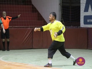 
<a style='margin-left: 5px;' class='btn btn-xs btn-social btn-facebook' href='https://www.facebook.com/sharer/sharer.php?u=https://www.boladovale.com.br/imgs/800-800-90/conteudo/fotos/1661/img7044.jpg' rel='popup' data-width='500' data-height='400'><i class='fa fa-facebook'></i>Compartilhar <span class='hidden-xs'>no Facebook</span>
</a> 
<a class='btn btn-default btn-xs' target='_blank' href='imgs/800-800-90/conteudo/fotos/1661/img7044.jpg'>
<span class='glyphicon glyphicon-cloud-download'></span> Salvar
</a> 
<span></span>