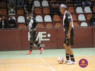 
<a style='margin-left: 5px;' class='btn btn-xs btn-social btn-facebook' href='https://www.facebook.com/sharer/sharer.php?u=https://www.boladovale.com.br/imgs/800-800-90/conteudo/fotos/1661/img7076.jpg' rel='popup' data-width='500' data-height='400'><i class='fa fa-facebook'></i>Compartilhar <span class='hidden-xs'>no Facebook</span>
</a> 
<a class='btn btn-default btn-xs' target='_blank' href='imgs/800-800-90/conteudo/fotos/1661/img7076.jpg'>
<span class='glyphicon glyphicon-cloud-download'></span> Salvar
</a> 
<span></span>