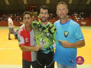 
<a style='margin-left: 5px;' class='btn btn-xs btn-social btn-facebook' href='https://www.facebook.com/sharer/sharer.php?u=https://www.boladovale.com.br/imgs/800-800-90/conteudo/fotos/1662/img7241.jpg' rel='popup' data-width='500' data-height='400'><i class='fa fa-facebook'></i>Compartilhar <span class='hidden-xs'>no Facebook</span>
</a> 
<a class='btn btn-default btn-xs' target='_blank' href='imgs/800-800-90/conteudo/fotos/1662/img7241.jpg'>
<span class='glyphicon glyphicon-cloud-download'></span> Salvar
</a> 
<span></span>