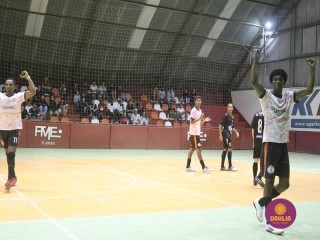 
<a style='margin-left: 5px;' class='btn btn-xs btn-social btn-facebook' href='https://www.facebook.com/sharer/sharer.php?u=https://www.boladovale.com.br/imgs/800-800-90/conteudo/fotos/1664/img7348.jpg' rel='popup' data-width='500' data-height='400'><i class='fa fa-facebook'></i>Compartilhar <span class='hidden-xs'>no Facebook</span>
</a> 
<a class='btn btn-default btn-xs' target='_blank' href='imgs/800-800-90/conteudo/fotos/1664/img7348.jpg'>
<span class='glyphicon glyphicon-cloud-download'></span> Salvar
</a> 
<span></span>
