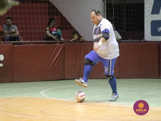 
<a style='margin-left: 5px;' class='btn btn-xs btn-social btn-facebook' href='https://www.facebook.com/sharer/sharer.php?u=https://www.boladovale.com.br/imgs/800-800-90/conteudo/fotos/1665/img7418.jpg' rel='popup' data-width='500' data-height='400'><i class='fa fa-facebook'></i>Compartilhar <span class='hidden-xs'>no Facebook</span>
</a> 
<a class='btn btn-default btn-xs' target='_blank' href='imgs/800-800-90/conteudo/fotos/1665/img7418.jpg'>
<span class='glyphicon glyphicon-cloud-download'></span> Salvar
</a> 
<span></span>