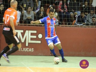 
<a style='margin-left: 5px;' class='btn btn-xs btn-social btn-facebook' href='https://www.facebook.com/sharer/sharer.php?u=https://www.boladovale.com.br/imgs/800-800-90/conteudo/fotos/1668/img6641.jpg' rel='popup' data-width='500' data-height='400'><i class='fa fa-facebook'></i>Compartilhar <span class='hidden-xs'>no Facebook</span>
</a> 
<a class='btn btn-default btn-xs' target='_blank' href='imgs/800-800-90/conteudo/fotos/1668/img6641.jpg'>
<span class='glyphicon glyphicon-cloud-download'></span> Salvar
</a> 
<span></span>