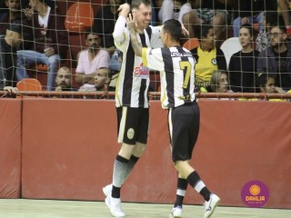 
<a style='margin-left: 5px;' class='btn btn-xs btn-social btn-facebook' href='https://www.facebook.com/sharer/sharer.php?u=https://www.boladovale.com.br/imgs/800-800-90/conteudo/fotos/1669/img6703.jpg' rel='popup' data-width='500' data-height='400'><i class='fa fa-facebook'></i>Compartilhar <span class='hidden-xs'>no Facebook</span>
</a> 
<a class='btn btn-default btn-xs' target='_blank' href='imgs/800-800-90/conteudo/fotos/1669/img6703.jpg'>
<span class='glyphicon glyphicon-cloud-download'></span> Salvar
</a> 
<span></span>
