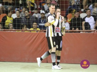 
<a style='margin-left: 5px;' class='btn btn-xs btn-social btn-facebook' href='https://www.facebook.com/sharer/sharer.php?u=https://www.boladovale.com.br/imgs/800-800-90/conteudo/fotos/1669/img6705.jpg' rel='popup' data-width='500' data-height='400'><i class='fa fa-facebook'></i>Compartilhar <span class='hidden-xs'>no Facebook</span>
</a> 
<a class='btn btn-default btn-xs' target='_blank' href='imgs/800-800-90/conteudo/fotos/1669/img6705.jpg'>
<span class='glyphicon glyphicon-cloud-download'></span> Salvar
</a> 
<span></span>