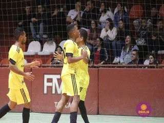 
<a style='margin-left: 5px;' class='btn btn-xs btn-social btn-facebook' href='https://www.facebook.com/sharer/sharer.php?u=https://www.boladovale.com.br/imgs/800-800-90/conteudo/fotos/1672/img7948.jpg' rel='popup' data-width='500' data-height='400'><i class='fa fa-facebook'></i>Compartilhar <span class='hidden-xs'>no Facebook</span>
</a> 
<a class='btn btn-default btn-xs' target='_blank' href='imgs/800-800-90/conteudo/fotos/1672/img7948.jpg'>
<span class='glyphicon glyphicon-cloud-download'></span> Salvar
</a> 
<span></span>