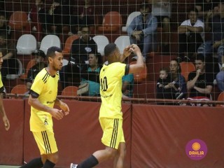 
<a style='margin-left: 5px;' class='btn btn-xs btn-social btn-facebook' href='https://www.facebook.com/sharer/sharer.php?u=https://www.boladovale.com.br/imgs/800-800-90/conteudo/fotos/1672/img7949.jpg' rel='popup' data-width='500' data-height='400'><i class='fa fa-facebook'></i>Compartilhar <span class='hidden-xs'>no Facebook</span>
</a> 
<a class='btn btn-default btn-xs' target='_blank' href='imgs/800-800-90/conteudo/fotos/1672/img7949.jpg'>
<span class='glyphicon glyphicon-cloud-download'></span> Salvar
</a> 
<span></span>