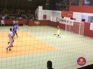 
<a style='margin-left: 5px;' class='btn btn-xs btn-social btn-facebook' href='https://www.facebook.com/sharer/sharer.php?u=https://www.boladovale.com.br/imgs/800-800-90/conteudo/fotos/1673/img8069.jpg' rel='popup' data-width='500' data-height='400'><i class='fa fa-facebook'></i>Compartilhar <span class='hidden-xs'>no Facebook</span>
</a> 
<a class='btn btn-default btn-xs' target='_blank' href='imgs/800-800-90/conteudo/fotos/1673/img8069.jpg'>
<span class='glyphicon glyphicon-cloud-download'></span> Salvar
</a> 
<span></span>