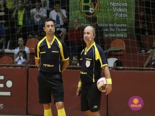 
<a style='margin-left: 5px;' class='btn btn-xs btn-social btn-facebook' href='https://www.facebook.com/sharer/sharer.php?u=https://www.boladovale.com.br/imgs/800-800-90/conteudo/fotos/1674/img8110.jpg' rel='popup' data-width='500' data-height='400'><i class='fa fa-facebook'></i>Compartilhar <span class='hidden-xs'>no Facebook</span>
</a> 
<a class='btn btn-default btn-xs' target='_blank' href='imgs/800-800-90/conteudo/fotos/1674/img8110.jpg'>
<span class='glyphicon glyphicon-cloud-download'></span> Salvar
</a> 
<span></span>