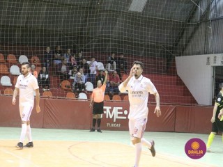 
<a style='margin-left: 5px;' class='btn btn-xs btn-social btn-facebook' href='https://www.facebook.com/sharer/sharer.php?u=https://www.boladovale.com.br/imgs/800-800-90/conteudo/fotos/1678/img8460.jpg' rel='popup' data-width='500' data-height='400'><i class='fa fa-facebook'></i>Compartilhar <span class='hidden-xs'>no Facebook</span>
</a> 
<a class='btn btn-default btn-xs' target='_blank' href='imgs/800-800-90/conteudo/fotos/1678/img8460.jpg'>
<span class='glyphicon glyphicon-cloud-download'></span> Salvar
</a> 
<span></span>