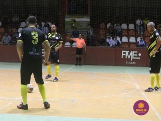 
<a style='margin-left: 5px;' class='btn btn-xs btn-social btn-facebook' href='https://www.facebook.com/sharer/sharer.php?u=https://www.boladovale.com.br/imgs/800-800-90/conteudo/fotos/1678/img8464.jpg' rel='popup' data-width='500' data-height='400'><i class='fa fa-facebook'></i>Compartilhar <span class='hidden-xs'>no Facebook</span>
</a> 
<a class='btn btn-default btn-xs' target='_blank' href='imgs/800-800-90/conteudo/fotos/1678/img8464.jpg'>
<span class='glyphicon glyphicon-cloud-download'></span> Salvar
</a> 
<span></span>