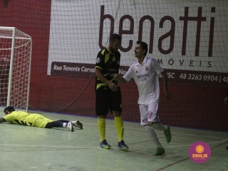 
<a style='margin-left: 5px;' class='btn btn-xs btn-social btn-facebook' href='https://www.facebook.com/sharer/sharer.php?u=https://www.boladovale.com.br/imgs/800-800-90/conteudo/fotos/1678/img8475.jpg' rel='popup' data-width='500' data-height='400'><i class='fa fa-facebook'></i>Compartilhar <span class='hidden-xs'>no Facebook</span>
</a> 
<a class='btn btn-default btn-xs' target='_blank' href='imgs/800-800-90/conteudo/fotos/1678/img8475.jpg'>
<span class='glyphicon glyphicon-cloud-download'></span> Salvar
</a> 
<span></span>