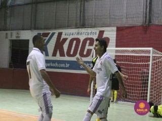 
<a style='margin-left: 5px;' class='btn btn-xs btn-social btn-facebook' href='https://www.facebook.com/sharer/sharer.php?u=https://www.boladovale.com.br/imgs/800-800-90/conteudo/fotos/1678/img8477.jpg' rel='popup' data-width='500' data-height='400'><i class='fa fa-facebook'></i>Compartilhar <span class='hidden-xs'>no Facebook</span>
</a> 
<a class='btn btn-default btn-xs' target='_blank' href='imgs/800-800-90/conteudo/fotos/1678/img8477.jpg'>
<span class='glyphicon glyphicon-cloud-download'></span> Salvar
</a> 
<span></span>