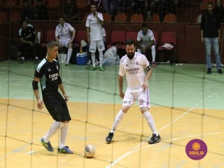 
<a style='margin-left: 5px;' class='btn btn-xs btn-social btn-facebook' href='https://www.facebook.com/sharer/sharer.php?u=https://www.boladovale.com.br/imgs/800-800-90/conteudo/fotos/1678/img8482.jpg' rel='popup' data-width='500' data-height='400'><i class='fa fa-facebook'></i>Compartilhar <span class='hidden-xs'>no Facebook</span>
</a> 
<a class='btn btn-default btn-xs' target='_blank' href='imgs/800-800-90/conteudo/fotos/1678/img8482.jpg'>
<span class='glyphicon glyphicon-cloud-download'></span> Salvar
</a> 
<span></span>
