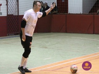 
<a style='margin-left: 5px;' class='btn btn-xs btn-social btn-facebook' href='https://www.facebook.com/sharer/sharer.php?u=https://www.boladovale.com.br/imgs/800-800-90/conteudo/fotos/1679/img8525.jpg' rel='popup' data-width='500' data-height='400'><i class='fa fa-facebook'></i>Compartilhar <span class='hidden-xs'>no Facebook</span>
</a> 
<a class='btn btn-default btn-xs' target='_blank' href='imgs/800-800-90/conteudo/fotos/1679/img8525.jpg'>
<span class='glyphicon glyphicon-cloud-download'></span> Salvar
</a> 
<span></span>