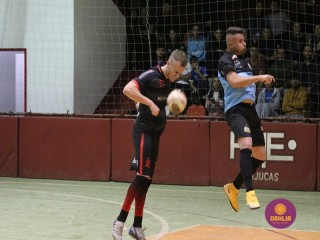 
<a style='margin-left: 5px;' class='btn btn-xs btn-social btn-facebook' href='https://www.facebook.com/sharer/sharer.php?u=https://www.boladovale.com.br/imgs/800-800-90/conteudo/fotos/1679/img8544.jpg' rel='popup' data-width='500' data-height='400'><i class='fa fa-facebook'></i>Compartilhar <span class='hidden-xs'>no Facebook</span>
</a> 
<a class='btn btn-default btn-xs' target='_blank' href='imgs/800-800-90/conteudo/fotos/1679/img8544.jpg'>
<span class='glyphicon glyphicon-cloud-download'></span> Salvar
</a> 
<span></span>