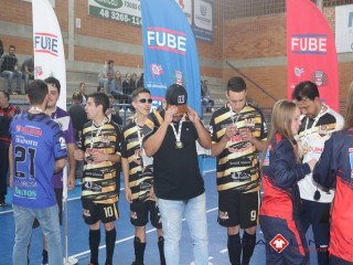 
<a style='margin-left: 5px;' class='btn btn-xs btn-social btn-facebook' href='https://www.facebook.com/sharer/sharer.php?u=https://www.boladovale.com.br/imgs/800-800-90/conteudo/fotos/1683/img9277.jpg' rel='popup' data-width='500' data-height='400'><i class='fa fa-facebook'></i>Compartilhar <span class='hidden-xs'>no Facebook</span>
</a> 
<a class='btn btn-default btn-xs' target='_blank' href='imgs/800-800-90/conteudo/fotos/1683/img9277.jpg'>
<span class='glyphicon glyphicon-cloud-download'></span> Salvar
</a> 
<span></span>