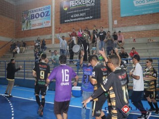 
<a style='margin-left: 5px;' class='btn btn-xs btn-social btn-facebook' href='https://www.facebook.com/sharer/sharer.php?u=https://www.boladovale.com.br/imgs/800-800-90/conteudo/fotos/1683/img9298.jpg' rel='popup' data-width='500' data-height='400'><i class='fa fa-facebook'></i>Compartilhar <span class='hidden-xs'>no Facebook</span>
</a> 
<a class='btn btn-default btn-xs' target='_blank' href='imgs/800-800-90/conteudo/fotos/1683/img9298.jpg'>
<span class='glyphicon glyphicon-cloud-download'></span> Salvar
</a> 
<span></span>