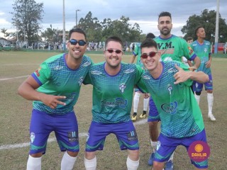 
<a style='margin-left: 5px;' class='btn btn-xs btn-social btn-facebook' href='https://www.facebook.com/sharer/sharer.php?u=https://www.boladovale.com.br/imgs/800-800-90/conteudo/fotos/1685/img9797.jpg' rel='popup' data-width='500' data-height='400'><i class='fa fa-facebook'></i>Compartilhar <span class='hidden-xs'>no Facebook</span>
</a> 
<a class='btn btn-default btn-xs' target='_blank' href='imgs/800-800-90/conteudo/fotos/1685/img9797.jpg'>
<span class='glyphicon glyphicon-cloud-download'></span> Salvar
</a> 
<span></span>