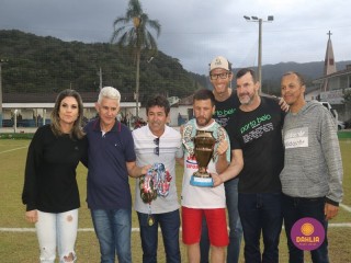 
<a style='margin-left: 5px;' class='btn btn-xs btn-social btn-facebook' href='https://www.facebook.com/sharer/sharer.php?u=https://www.boladovale.com.br/imgs/800-800-90/conteudo/fotos/1685/img9818.jpg' rel='popup' data-width='500' data-height='400'><i class='fa fa-facebook'></i>Compartilhar <span class='hidden-xs'>no Facebook</span>
</a> 
<a class='btn btn-default btn-xs' target='_blank' href='imgs/800-800-90/conteudo/fotos/1685/img9818.jpg'>
<span class='glyphicon glyphicon-cloud-download'></span> Salvar
</a> 
<span></span>