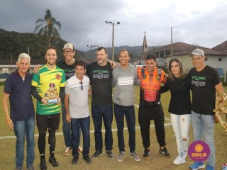 
<a style='margin-left: 5px;' class='btn btn-xs btn-social btn-facebook' href='https://www.facebook.com/sharer/sharer.php?u=https://www.boladovale.com.br/imgs/800-800-90/conteudo/fotos/1685/img9822.jpg' rel='popup' data-width='500' data-height='400'><i class='fa fa-facebook'></i>Compartilhar <span class='hidden-xs'>no Facebook</span>
</a> 
<a class='btn btn-default btn-xs' target='_blank' href='imgs/800-800-90/conteudo/fotos/1685/img9822.jpg'>
<span class='glyphicon glyphicon-cloud-download'></span> Salvar
</a> 
<span></span>