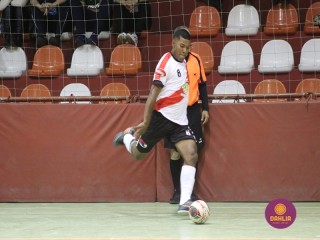 
<a style='margin-left: 5px;' class='btn btn-xs btn-social btn-facebook' href='https://www.facebook.com/sharer/sharer.php?u=https://www.boladovale.com.br/imgs/800-800-90/conteudo/fotos/1686/img9904.jpg' rel='popup' data-width='500' data-height='400'><i class='fa fa-facebook'></i>Compartilhar <span class='hidden-xs'>no Facebook</span>
</a> 
<a class='btn btn-default btn-xs' target='_blank' href='imgs/800-800-90/conteudo/fotos/1686/img9904.jpg'>
<span class='glyphicon glyphicon-cloud-download'></span> Salvar
</a> 
<span></span>