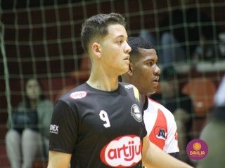 
<a style='margin-left: 5px;' class='btn btn-xs btn-social btn-facebook' href='https://www.facebook.com/sharer/sharer.php?u=https://www.boladovale.com.br/imgs/800-800-90/conteudo/fotos/1686/img9939.jpg' rel='popup' data-width='500' data-height='400'><i class='fa fa-facebook'></i>Compartilhar <span class='hidden-xs'>no Facebook</span>
</a> 
<a class='btn btn-default btn-xs' target='_blank' href='imgs/800-800-90/conteudo/fotos/1686/img9939.jpg'>
<span class='glyphicon glyphicon-cloud-download'></span> Salvar
</a> 
<span></span>