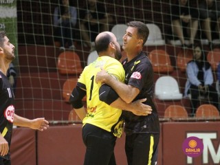 
<a style='margin-left: 5px;' class='btn btn-xs btn-social btn-facebook' href='https://www.facebook.com/sharer/sharer.php?u=https://www.boladovale.com.br/imgs/800-800-90/conteudo/fotos/1686/img9957.jpg' rel='popup' data-width='500' data-height='400'><i class='fa fa-facebook'></i>Compartilhar <span class='hidden-xs'>no Facebook</span>
</a> 
<a class='btn btn-default btn-xs' target='_blank' href='imgs/800-800-90/conteudo/fotos/1686/img9957.jpg'>
<span class='glyphicon glyphicon-cloud-download'></span> Salvar
</a> 
<span></span>