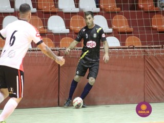 
<a style='margin-left: 5px;' class='btn btn-xs btn-social btn-facebook' href='https://www.facebook.com/sharer/sharer.php?u=https://www.boladovale.com.br/imgs/800-800-90/conteudo/fotos/1686/img9963.jpg' rel='popup' data-width='500' data-height='400'><i class='fa fa-facebook'></i>Compartilhar <span class='hidden-xs'>no Facebook</span>
</a> 
<a class='btn btn-default btn-xs' target='_blank' href='imgs/800-800-90/conteudo/fotos/1686/img9963.jpg'>
<span class='glyphicon glyphicon-cloud-download'></span> Salvar
</a> 
<span></span>