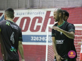 
<a style='margin-left: 5px;' class='btn btn-xs btn-social btn-facebook' href='https://www.facebook.com/sharer/sharer.php?u=https://www.boladovale.com.br/imgs/800-800-90/conteudo/fotos/1687/img0022.jpg' rel='popup' data-width='500' data-height='400'><i class='fa fa-facebook'></i>Compartilhar <span class='hidden-xs'>no Facebook</span>
</a> 
<a class='btn btn-default btn-xs' target='_blank' href='imgs/800-800-90/conteudo/fotos/1687/img0022.jpg'>
<span class='glyphicon glyphicon-cloud-download'></span> Salvar
</a> 
<span></span>