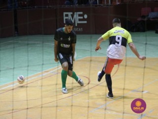 
<a style='margin-left: 5px;' class='btn btn-xs btn-social btn-facebook' href='https://www.facebook.com/sharer/sharer.php?u=https://www.boladovale.com.br/imgs/800-800-90/conteudo/fotos/1687/img0112.jpg' rel='popup' data-width='500' data-height='400'><i class='fa fa-facebook'></i>Compartilhar <span class='hidden-xs'>no Facebook</span>
</a> 
<a class='btn btn-default btn-xs' target='_blank' href='imgs/800-800-90/conteudo/fotos/1687/img0112.jpg'>
<span class='glyphicon glyphicon-cloud-download'></span> Salvar
</a> 
<span></span>