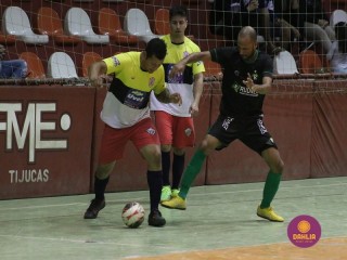 
<a style='margin-left: 5px;' class='btn btn-xs btn-social btn-facebook' href='https://www.facebook.com/sharer/sharer.php?u=https://www.boladovale.com.br/imgs/800-800-90/conteudo/fotos/1687/img0143.jpg' rel='popup' data-width='500' data-height='400'><i class='fa fa-facebook'></i>Compartilhar <span class='hidden-xs'>no Facebook</span>
</a> 
<a class='btn btn-default btn-xs' target='_blank' href='imgs/800-800-90/conteudo/fotos/1687/img0143.jpg'>
<span class='glyphicon glyphicon-cloud-download'></span> Salvar
</a> 
<span></span>