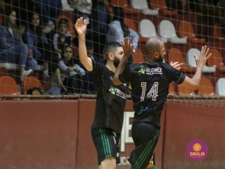 
<a style='margin-left: 5px;' class='btn btn-xs btn-social btn-facebook' href='https://www.facebook.com/sharer/sharer.php?u=https://www.boladovale.com.br/imgs/800-800-90/conteudo/fotos/1687/img0163.jpg' rel='popup' data-width='500' data-height='400'><i class='fa fa-facebook'></i>Compartilhar <span class='hidden-xs'>no Facebook</span>
</a> 
<a class='btn btn-default btn-xs' target='_blank' href='imgs/800-800-90/conteudo/fotos/1687/img0163.jpg'>
<span class='glyphicon glyphicon-cloud-download'></span> Salvar
</a> 
<span></span>