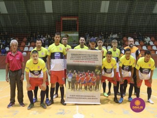 
<a style='margin-left: 5px;' class='btn btn-xs btn-social btn-facebook' href='https://www.facebook.com/sharer/sharer.php?u=https://www.boladovale.com.br/imgs/800-800-90/conteudo/fotos/1687/img9968.jpg' rel='popup' data-width='500' data-height='400'><i class='fa fa-facebook'></i>Compartilhar <span class='hidden-xs'>no Facebook</span>
</a> 
<a class='btn btn-default btn-xs' target='_blank' href='imgs/800-800-90/conteudo/fotos/1687/img9968.jpg'>
<span class='glyphicon glyphicon-cloud-download'></span> Salvar
</a> 
<span></span>