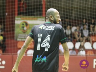 
<a style='margin-left: 5px;' class='btn btn-xs btn-social btn-facebook' href='https://www.facebook.com/sharer/sharer.php?u=https://www.boladovale.com.br/imgs/800-800-90/conteudo/fotos/1687/img9993.jpg' rel='popup' data-width='500' data-height='400'><i class='fa fa-facebook'></i>Compartilhar <span class='hidden-xs'>no Facebook</span>
</a> 
<a class='btn btn-default btn-xs' target='_blank' href='imgs/800-800-90/conteudo/fotos/1687/img9993.jpg'>
<span class='glyphicon glyphicon-cloud-download'></span> Salvar
</a> 
<span></span>