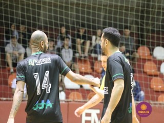 
<a style='margin-left: 5px;' class='btn btn-xs btn-social btn-facebook' href='https://www.facebook.com/sharer/sharer.php?u=https://www.boladovale.com.br/imgs/800-800-90/conteudo/fotos/1687/img9997.jpg' rel='popup' data-width='500' data-height='400'><i class='fa fa-facebook'></i>Compartilhar <span class='hidden-xs'>no Facebook</span>
</a> 
<a class='btn btn-default btn-xs' target='_blank' href='imgs/800-800-90/conteudo/fotos/1687/img9997.jpg'>
<span class='glyphicon glyphicon-cloud-download'></span> Salvar
</a> 
<span></span>