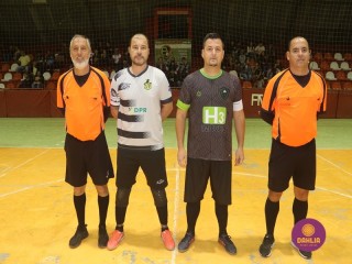 
<a style='margin-left: 5px;' class='btn btn-xs btn-social btn-facebook' href='https://www.facebook.com/sharer/sharer.php?u=https://www.boladovale.com.br/imgs/800-800-90/conteudo/fotos/1688/img0180.jpg' rel='popup' data-width='500' data-height='400'><i class='fa fa-facebook'></i>Compartilhar <span class='hidden-xs'>no Facebook</span>
</a> 
<a class='btn btn-default btn-xs' target='_blank' href='imgs/800-800-90/conteudo/fotos/1688/img0180.jpg'>
<span class='glyphicon glyphicon-cloud-download'></span> Salvar
</a> 
<span></span>