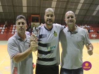 
<a style='margin-left: 5px;' class='btn btn-xs btn-social btn-facebook' href='https://www.facebook.com/sharer/sharer.php?u=https://www.boladovale.com.br/imgs/800-800-90/conteudo/fotos/1688/img0247.jpg' rel='popup' data-width='500' data-height='400'><i class='fa fa-facebook'></i>Compartilhar <span class='hidden-xs'>no Facebook</span>
</a> 
<a class='btn btn-default btn-xs' target='_blank' href='imgs/800-800-90/conteudo/fotos/1688/img0247.jpg'>
<span class='glyphicon glyphicon-cloud-download'></span> Salvar
</a> 
<span></span>