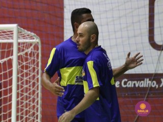 
<a style='margin-left: 5px;' class='btn btn-xs btn-social btn-facebook' href='https://www.facebook.com/sharer/sharer.php?u=https://www.boladovale.com.br/imgs/800-800-90/conteudo/fotos/1689/img0343.jpg' rel='popup' data-width='500' data-height='400'><i class='fa fa-facebook'></i>Compartilhar <span class='hidden-xs'>no Facebook</span>
</a> 
<a class='btn btn-default btn-xs' target='_blank' href='imgs/800-800-90/conteudo/fotos/1689/img0343.jpg'>
<span class='glyphicon glyphicon-cloud-download'></span> Salvar
</a> 
<span></span>