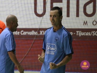 
<a style='margin-left: 5px;' class='btn btn-xs btn-social btn-facebook' href='https://www.facebook.com/sharer/sharer.php?u=https://www.boladovale.com.br/imgs/800-800-90/conteudo/fotos/1691/img7298-24.jpg' rel='popup' data-width='500' data-height='400'><i class='fa fa-facebook'></i>Compartilhar <span class='hidden-xs'>no Facebook</span>
</a> 
<a class='btn btn-default btn-xs' target='_blank' href='imgs/800-800-90/conteudo/fotos/1691/img7298-24.jpg'>
<span class='glyphicon glyphicon-cloud-download'></span> Salvar
</a> 
<span></span>